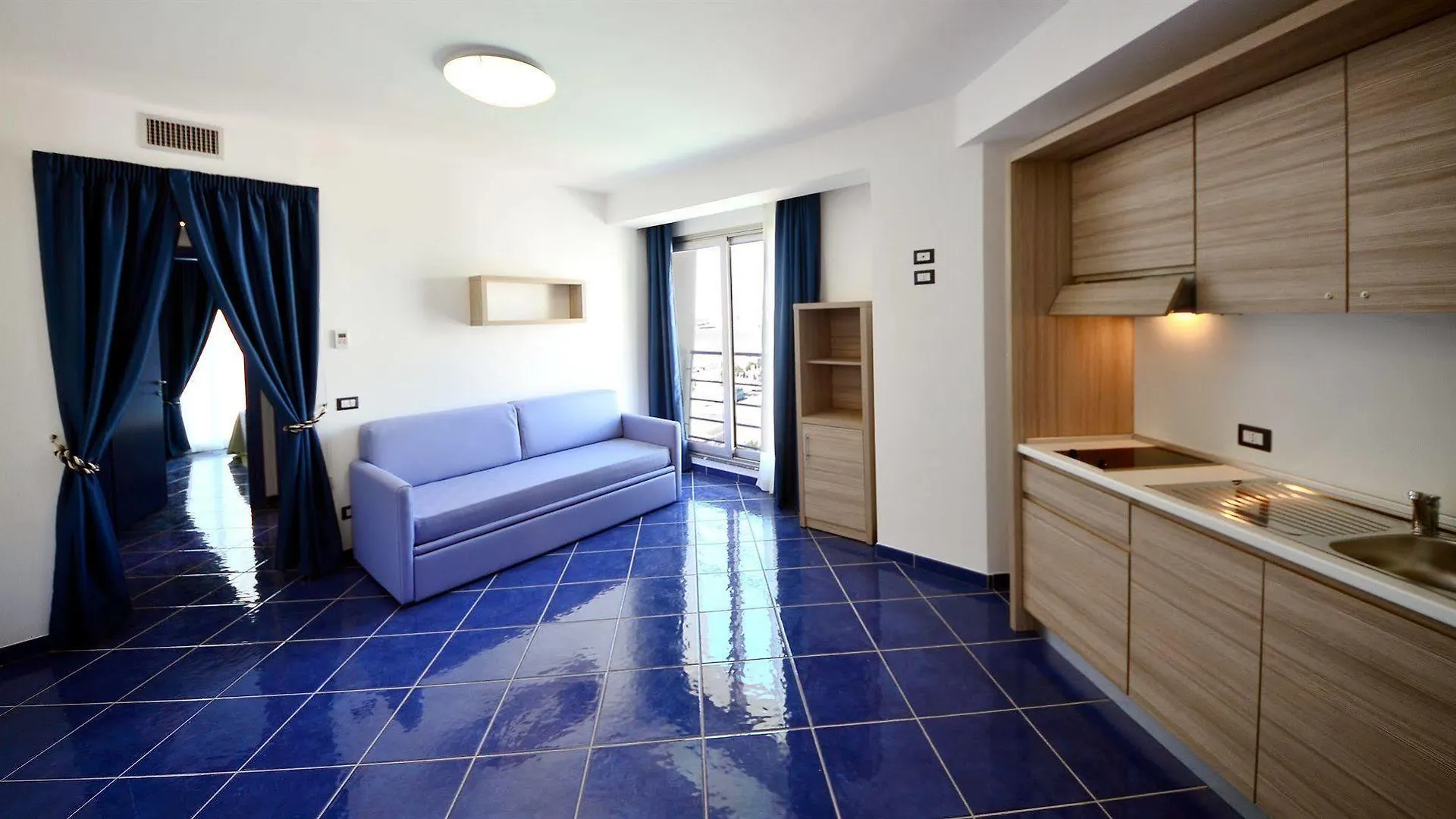 Astro Suite Hotel Cefalu 4*,