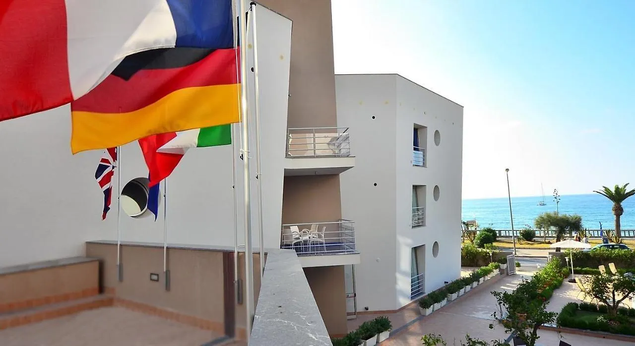 Astro Suite Hotel Cefalu 4*,
