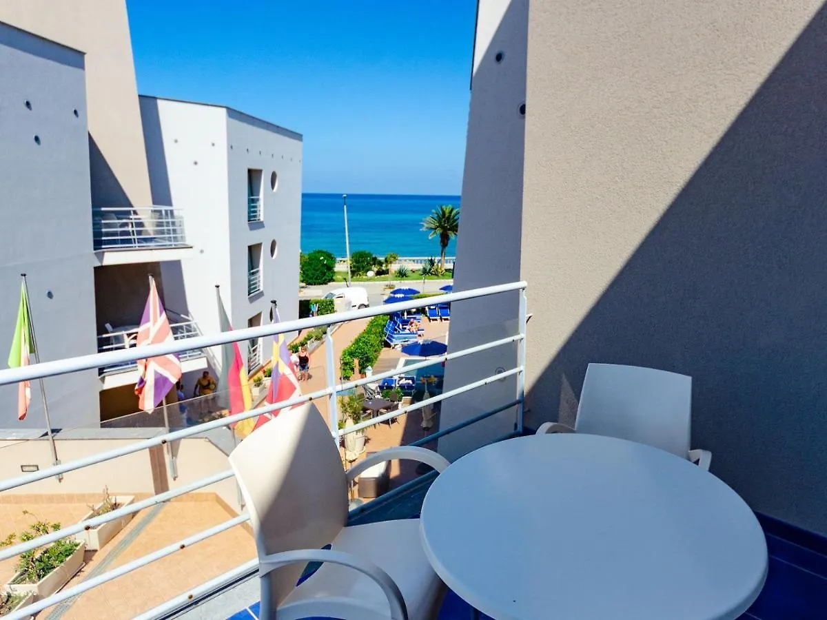 Astro Suite Hotel Cefalu 4*,
